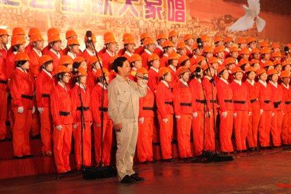 为什么施工队的男人老是找我要我跟他出去？游戏画面