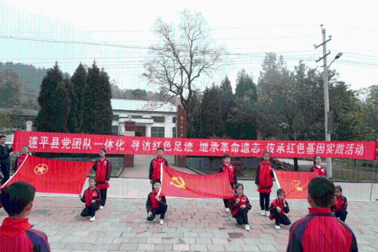 救援时尚的女孩